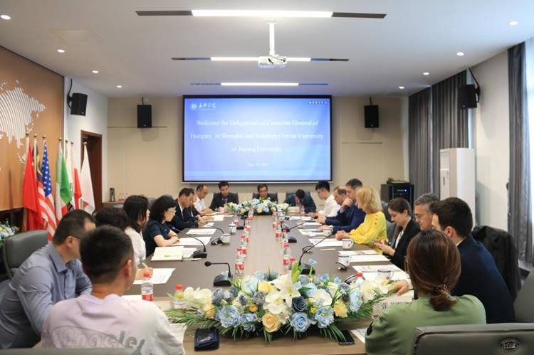 说明: //wsc.cmvideo1.com/__local/A/38/E8/18C959EFE2F9324C5B940400D34_14F307E9_16193.jpg